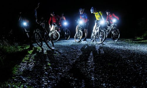 夜間は注意！自転車のライトに必要な明るさと選び方！